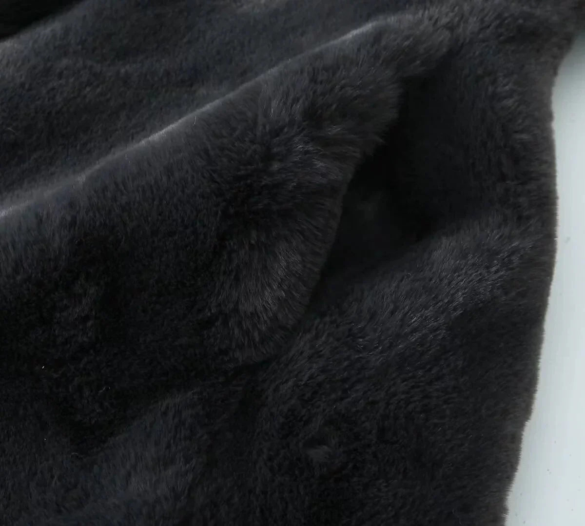 Effortlessly Elegant Coat with a Timeless Design
