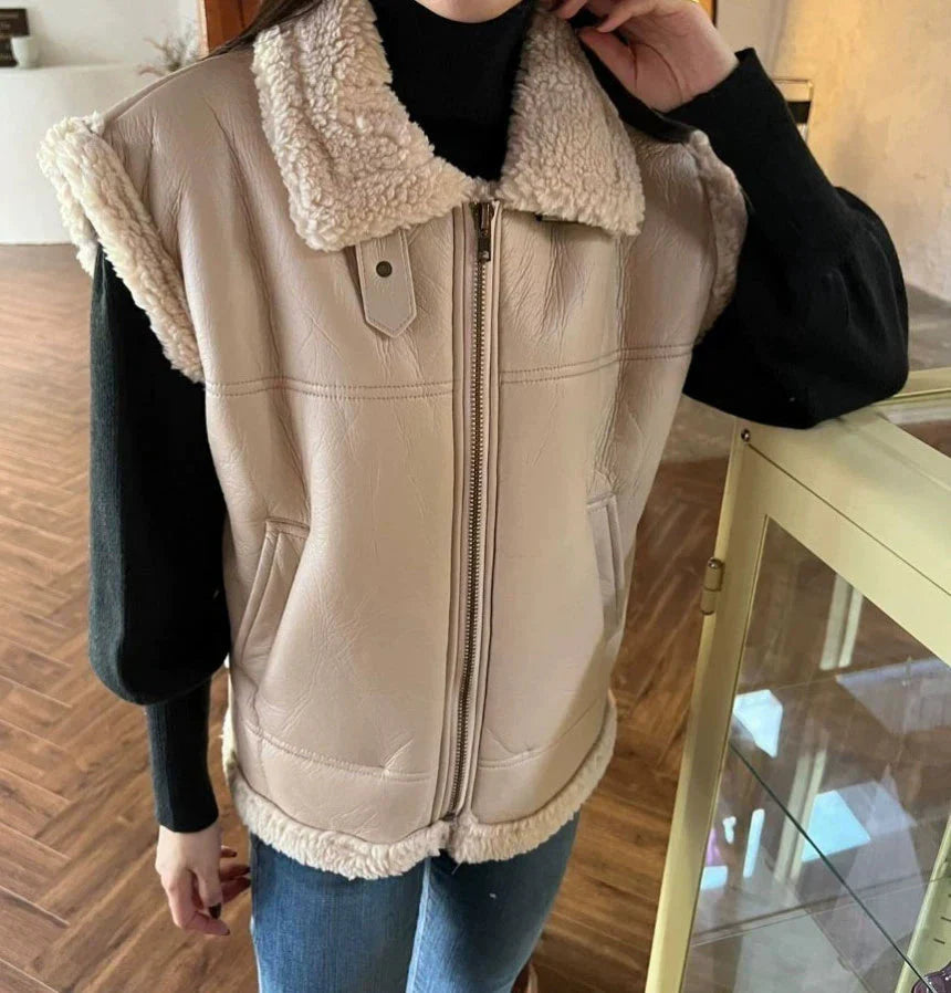Effortlessly Elegant Jacket with a Timeless Design