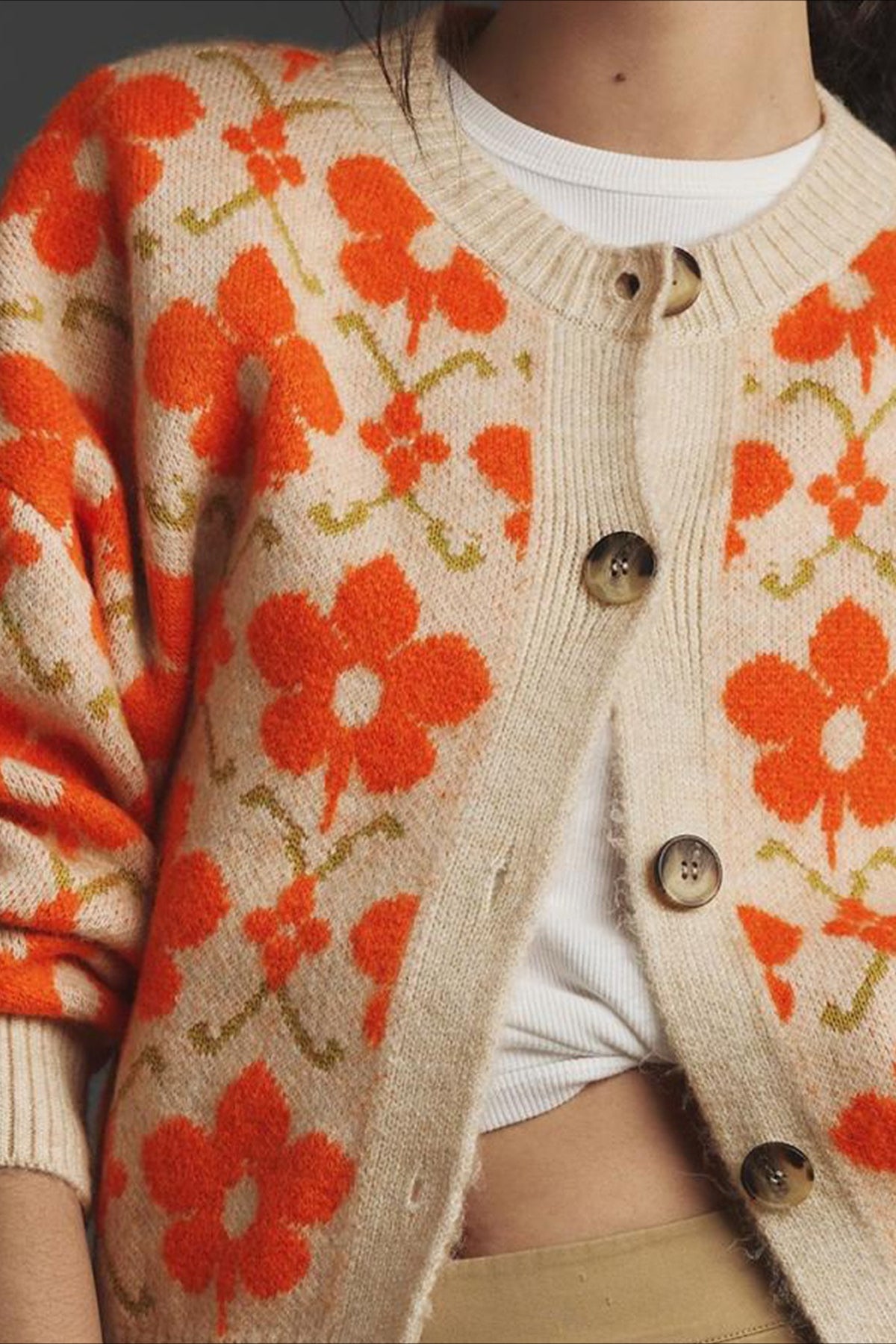 Well Tailored Cardigan with a Graceful Silhouette