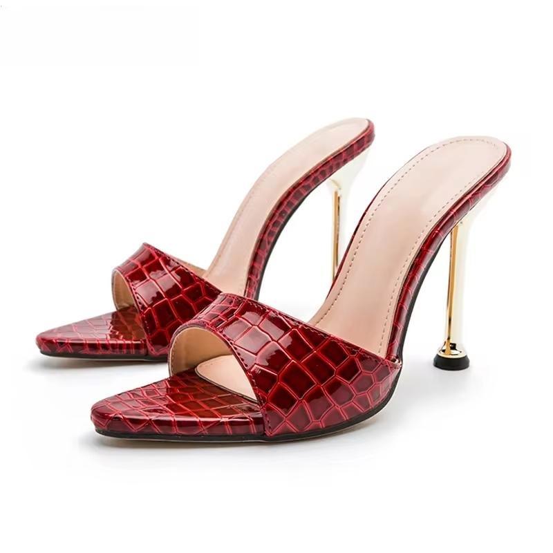 Well Tailored Sandals with a Graceful Silhouette