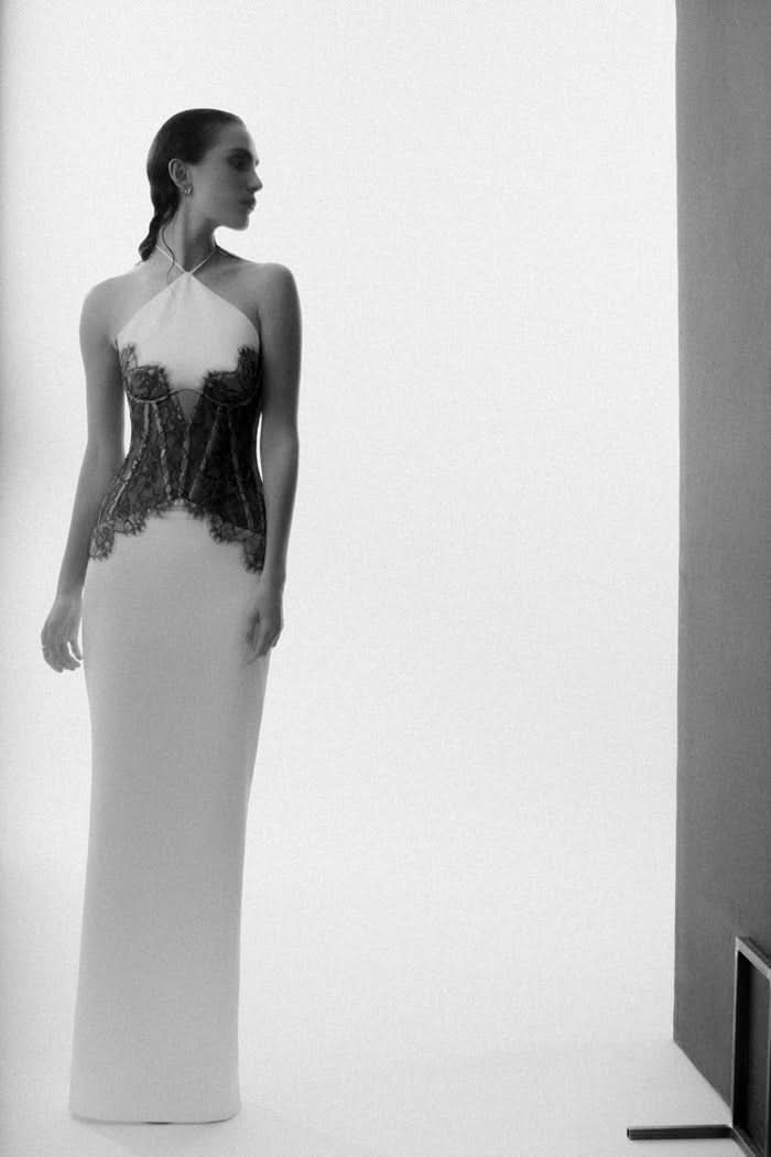 Beautifully Finished Dress in a Timeless Design