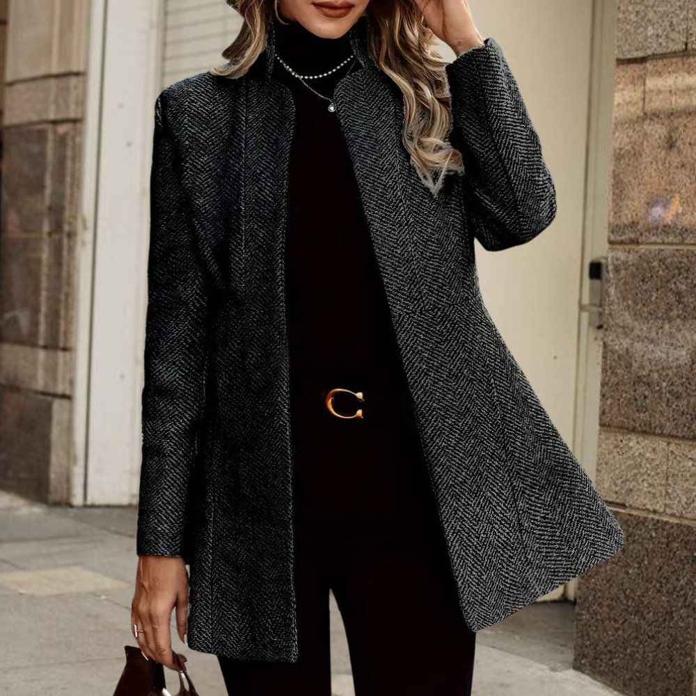 JO | Knee-length jacket with row of buttons and notched lapels