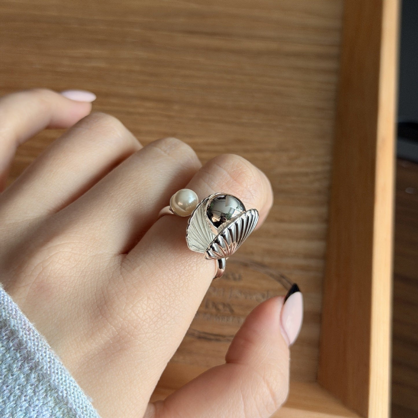 Elegant Pearl Shell Ring
