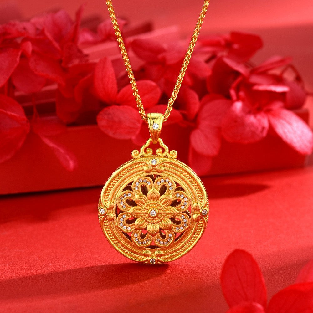 Ornate Gold Pendant Necklace