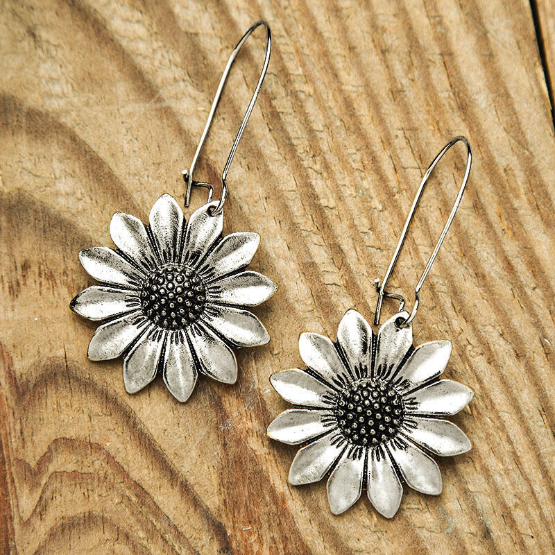 Vintage Daisy Earrings