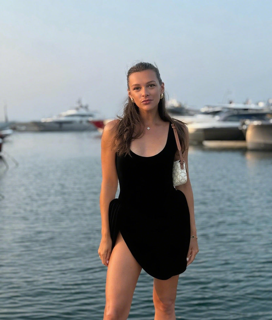 Effortlessly Elegant Dress with a Timeless Design