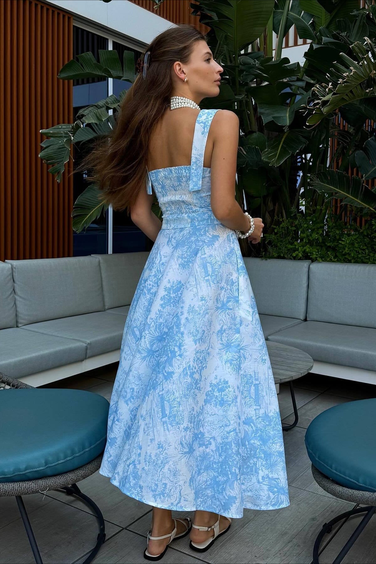 Classic Vintage Dress with a Flattering Fit