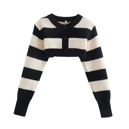 Effortlessly Elegant Sweater with a Timeless Design