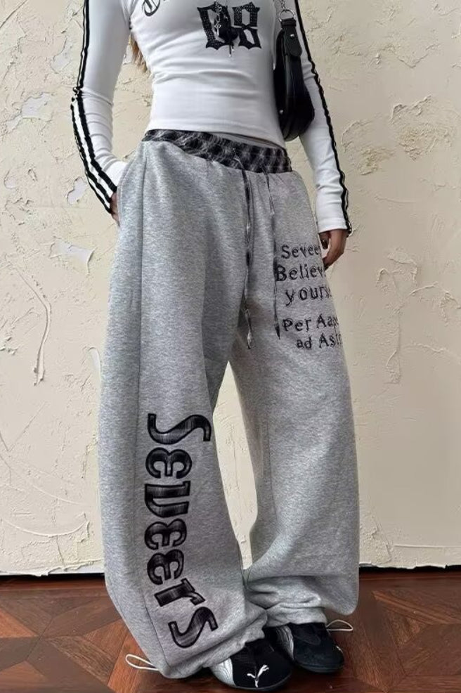 Effortlessly Elegant Pants with a Timeless Design