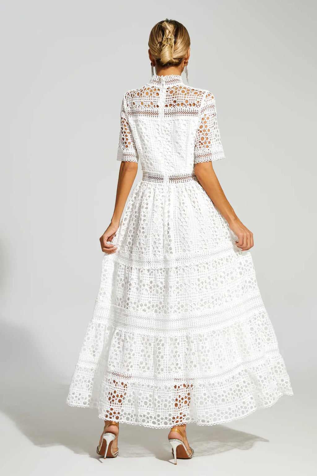 Effortlessly Elegant Dress with a Timeless Design