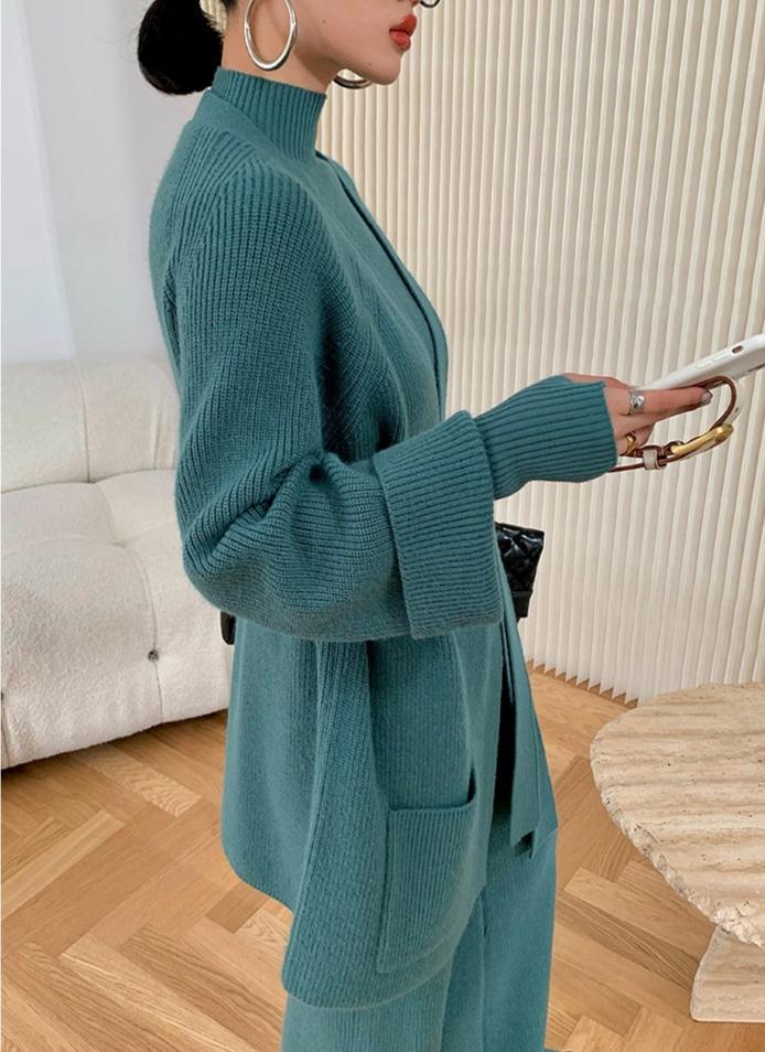 Effortlessly Elegant Garment with a Timeless Design