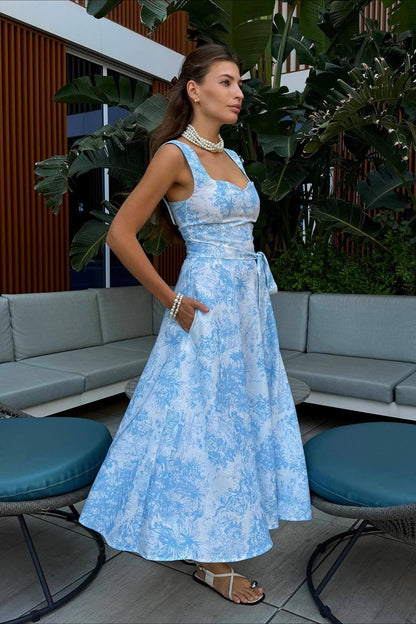Classic Vintage Dress with a Flattering Fit