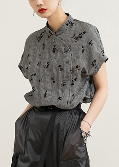 Classic Vintage Shirt with a Flattering Fit