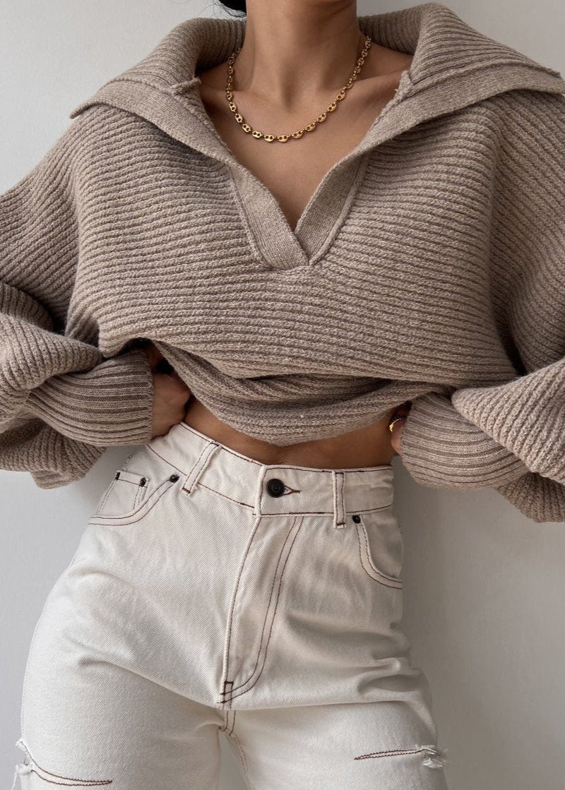 Well Tailored Sweater with a Graceful Silhouette