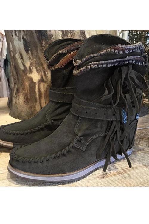 Suede moccasin boots with fringe