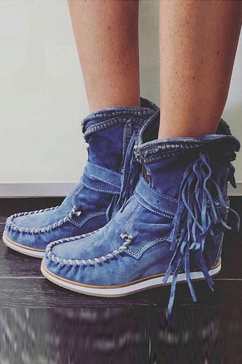 Suede moccasin boots with fringe