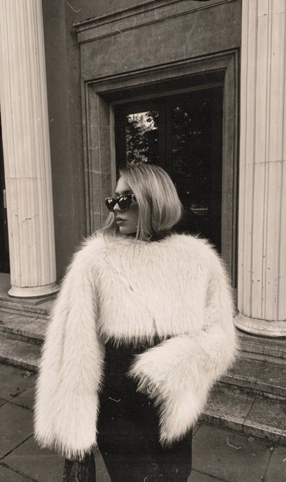 Elegantly Styled Coat for Everyday Wear
