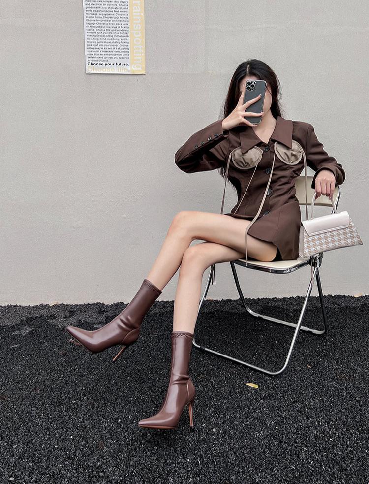 Well Tailored Boots with a Graceful Silhouette