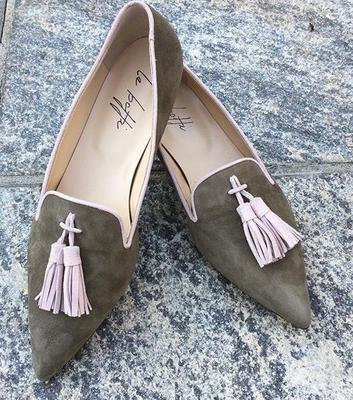 Graceful orthopedic sandals for a modern look