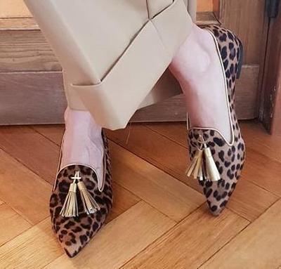 Graceful orthopedic sandals for a modern look
