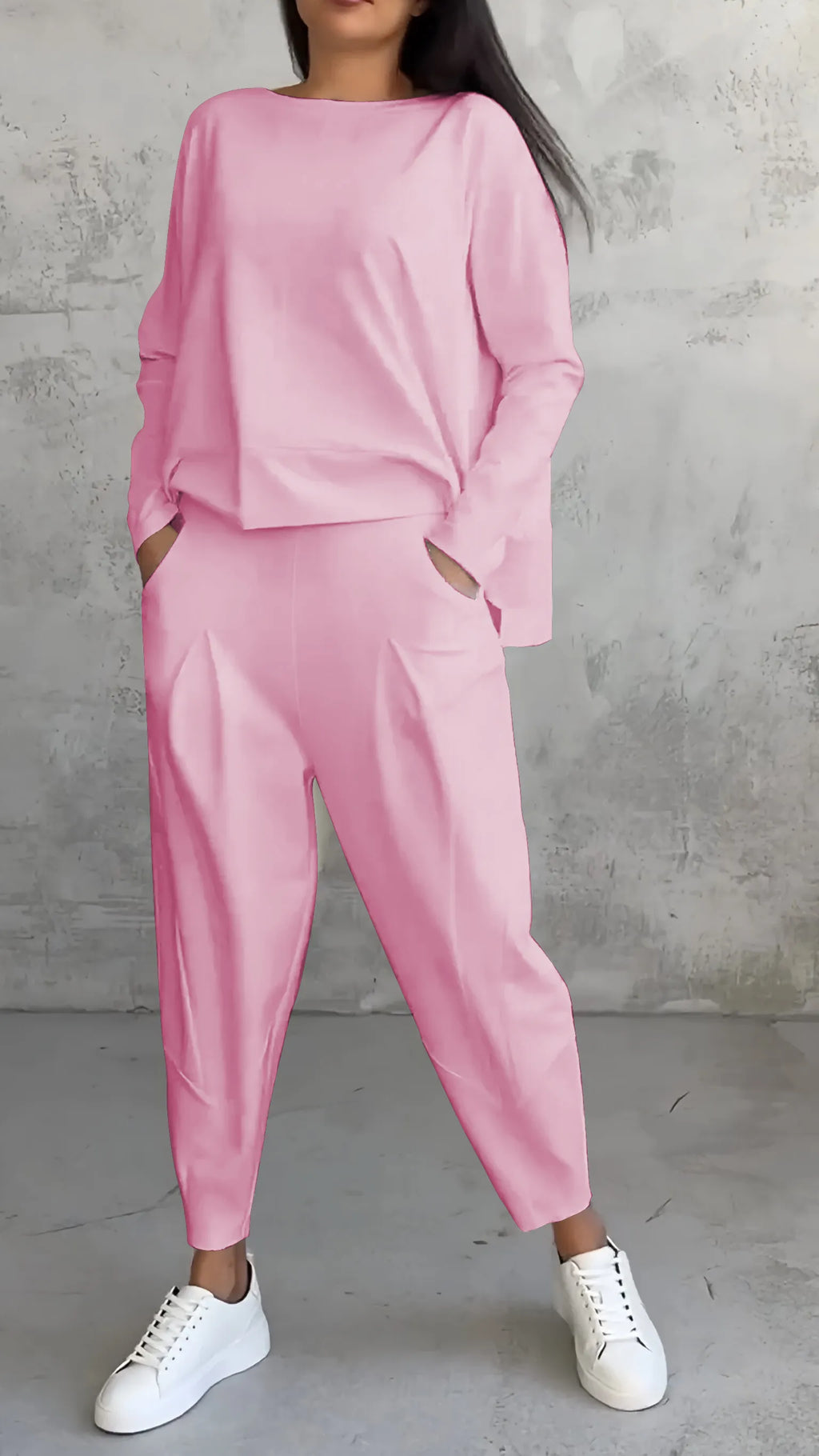 Two-piece set in a casual relaxed-fit style