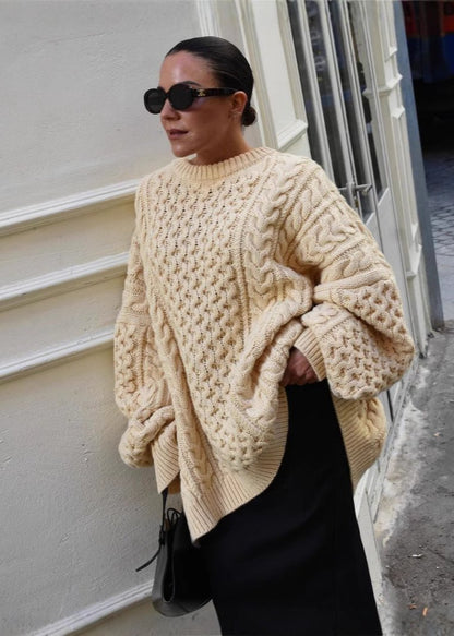 Well Tailored Sweater with a Graceful Silhouette