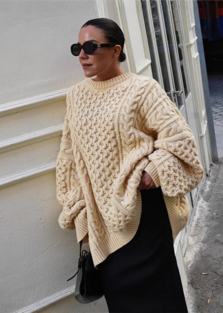 Well Tailored Sweater with a Graceful Silhouette