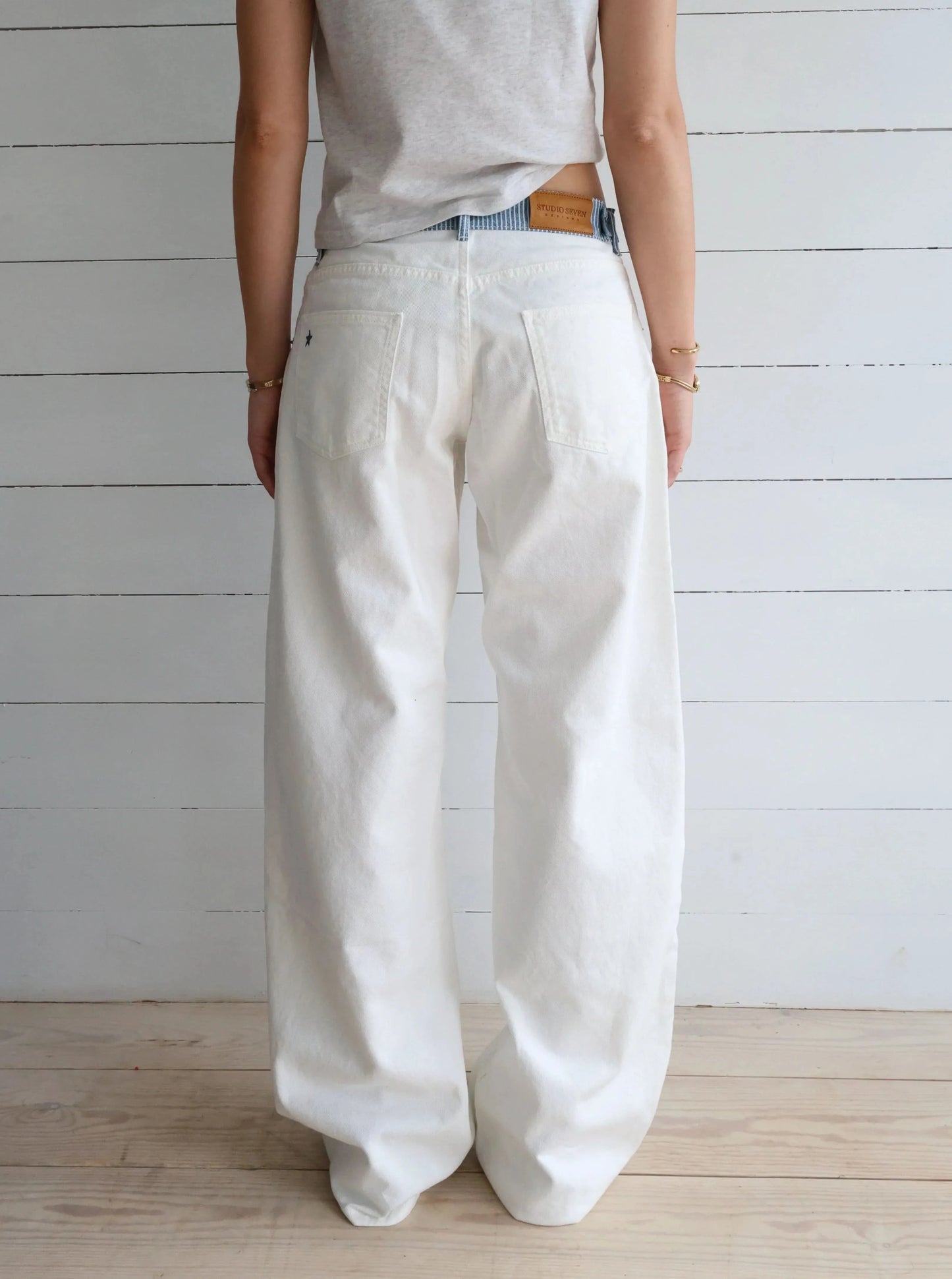 Effortlessly Elegant Garment with a Timeless Design