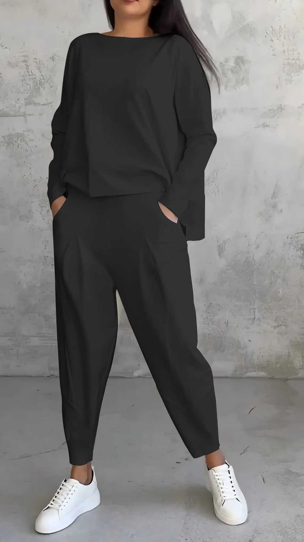 Two-piece set in a casual relaxed-fit style