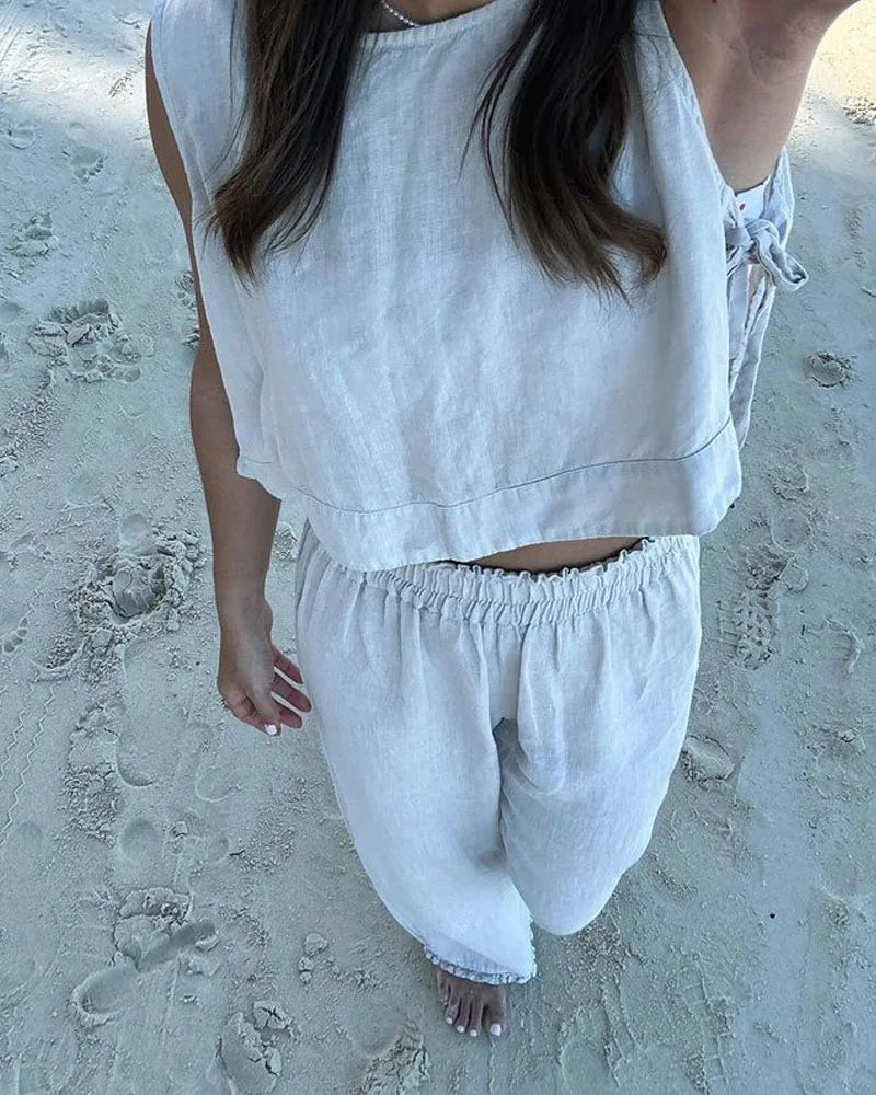 Two-piece set consisting of vest and trousers with lacing