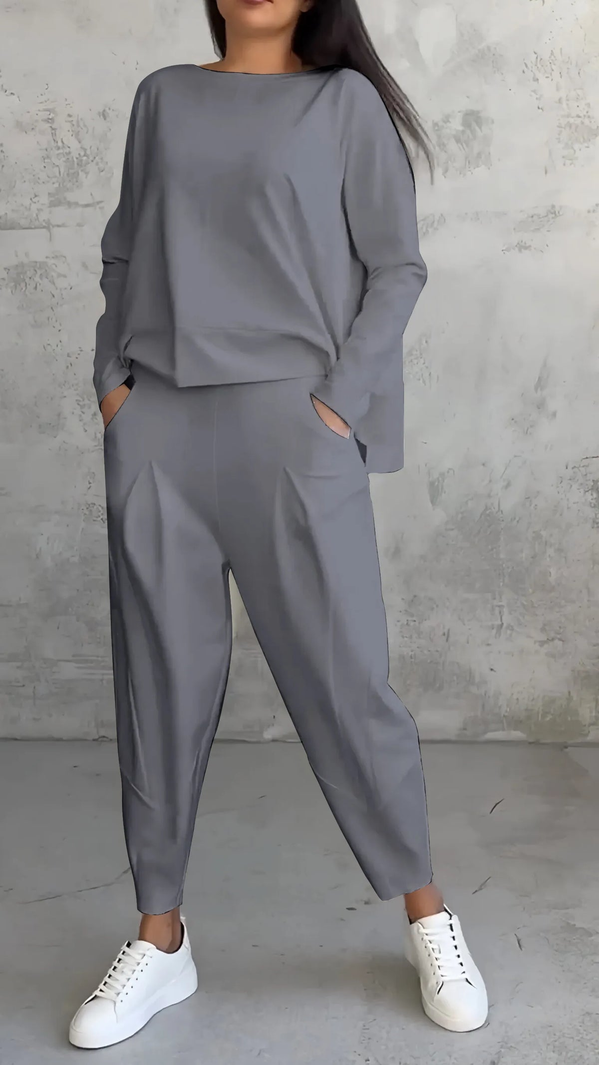 Two-piece set in a casual relaxed-fit style