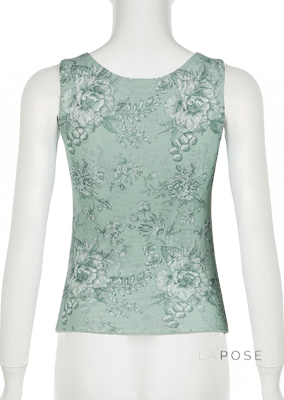 Well Tailored Top with a Graceful Silhouette