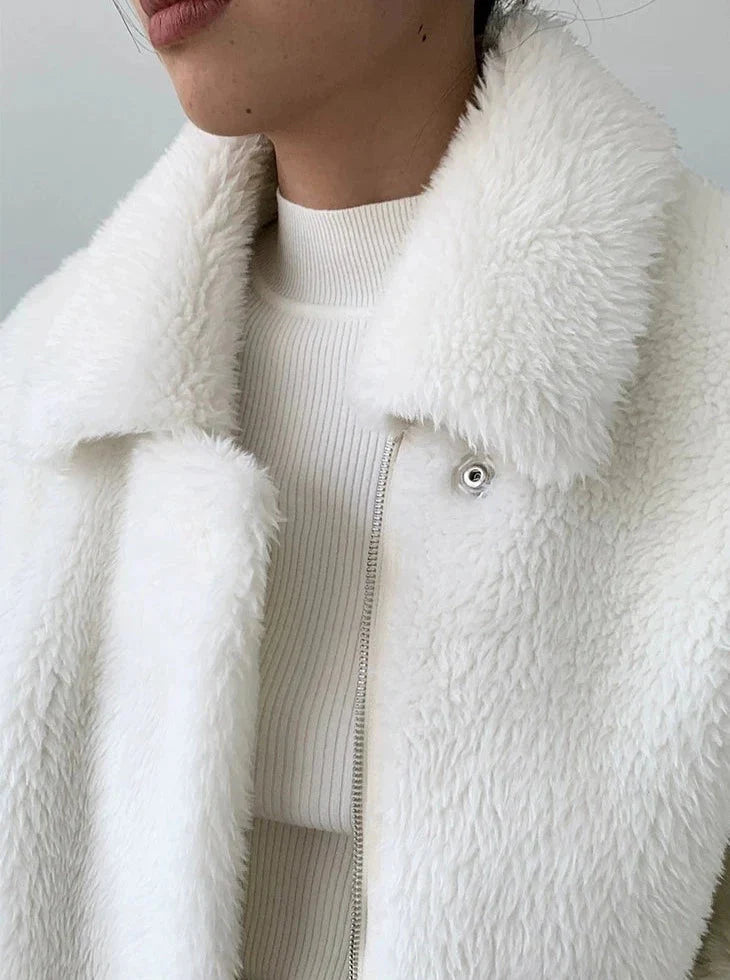 Well Tailored Coat with a Graceful Silhouette