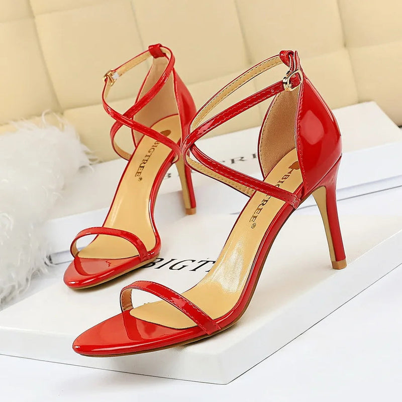 Effortlessly Elegant Heels with a Timeless Design