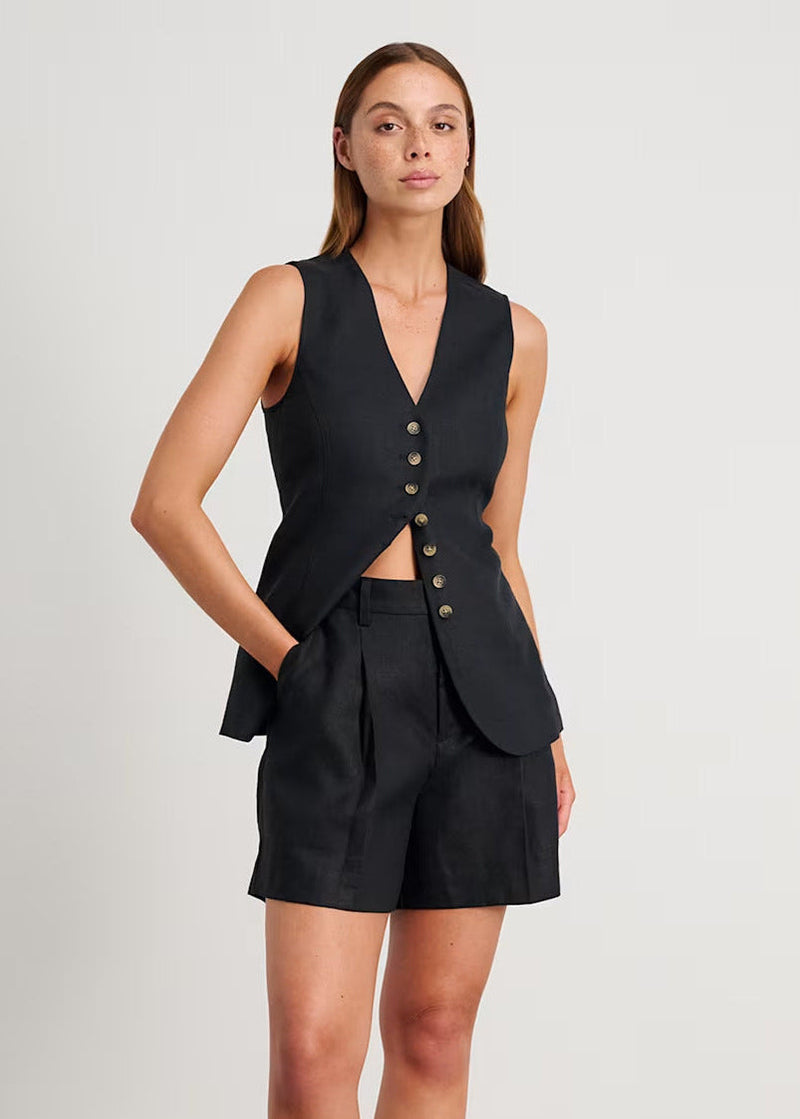 Effortlessly Elegant Garment with a Timeless Design