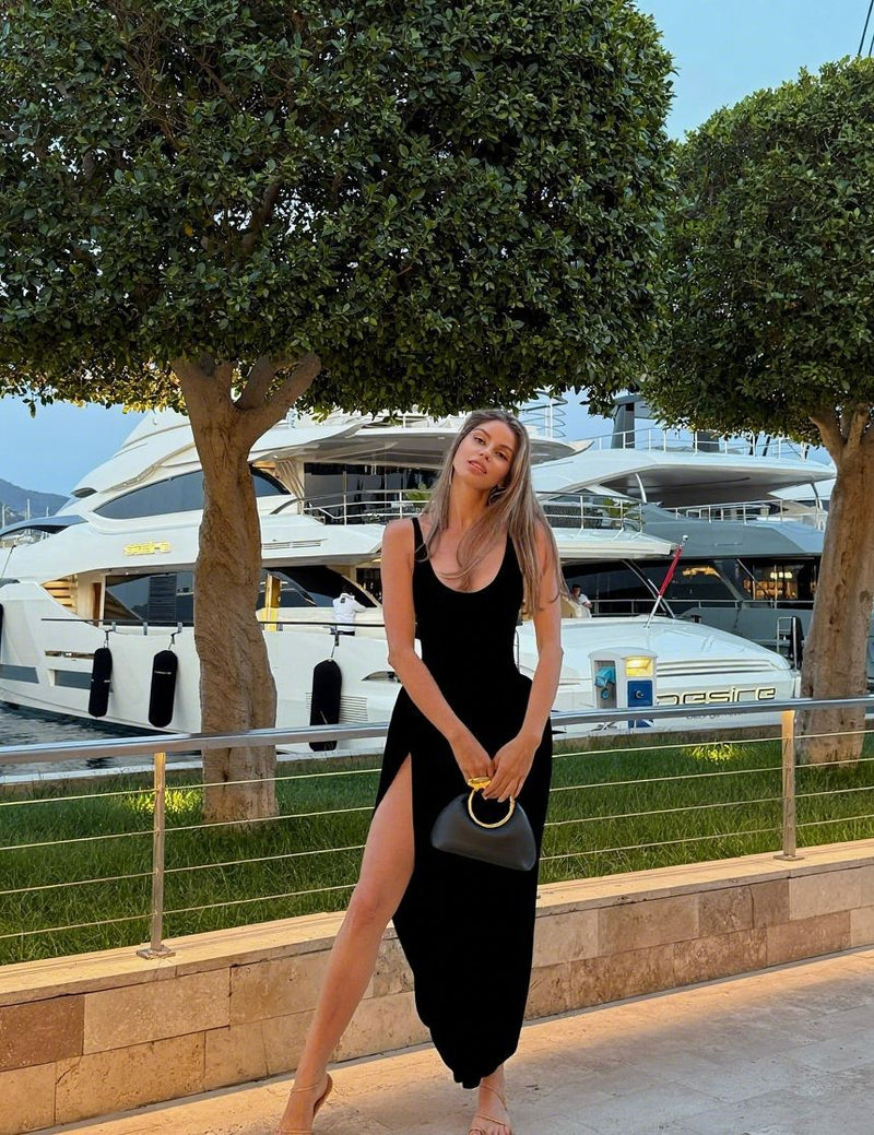 Effortlessly Elegant Dress with a Timeless Design