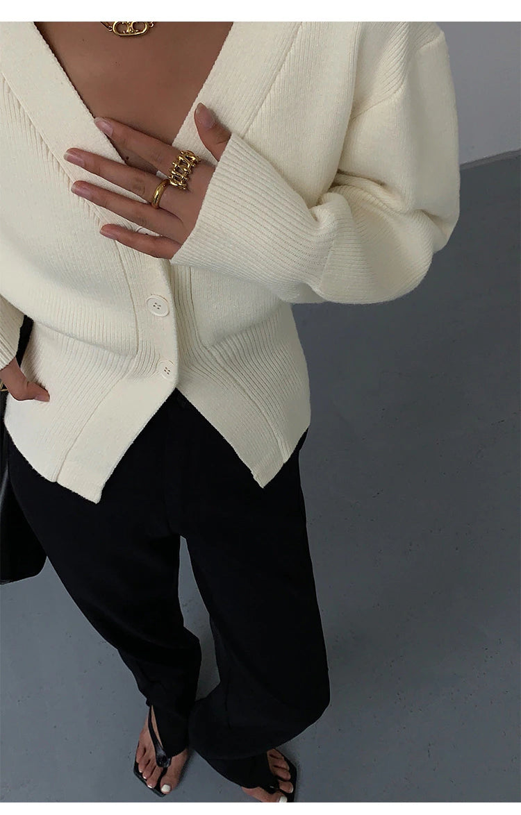 Elegantly Styled Cardigan for Everyday Wear