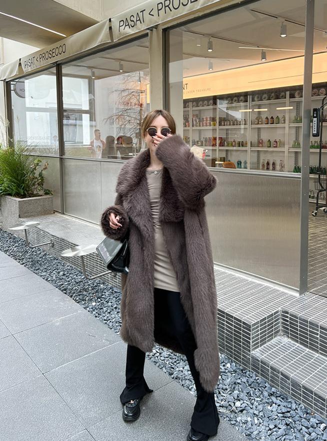 Classic Vintage Coat with a Flattering Fit
