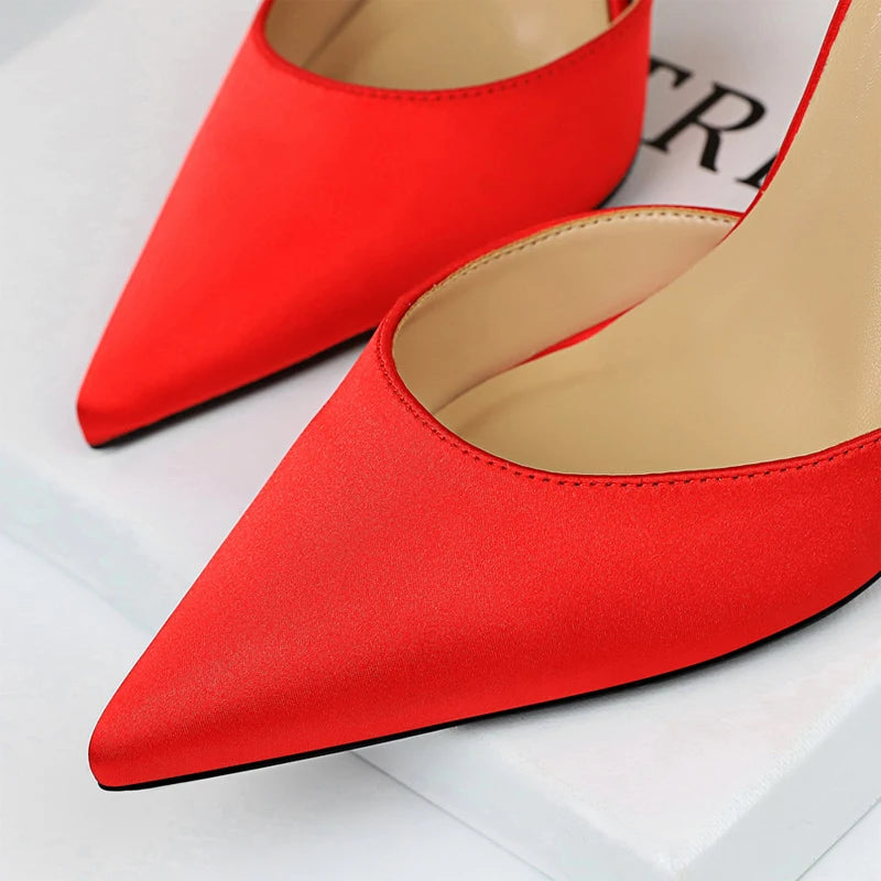 A Vintage Style Heels with Delicate Timeless Details
