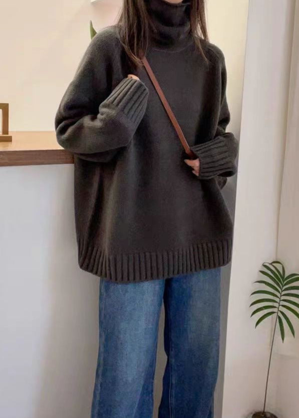 Well Tailored Sweater with a Graceful Silhouette