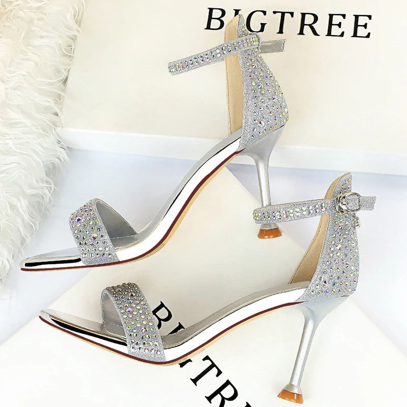 Well Tailored Heels with a Graceful Silhouette