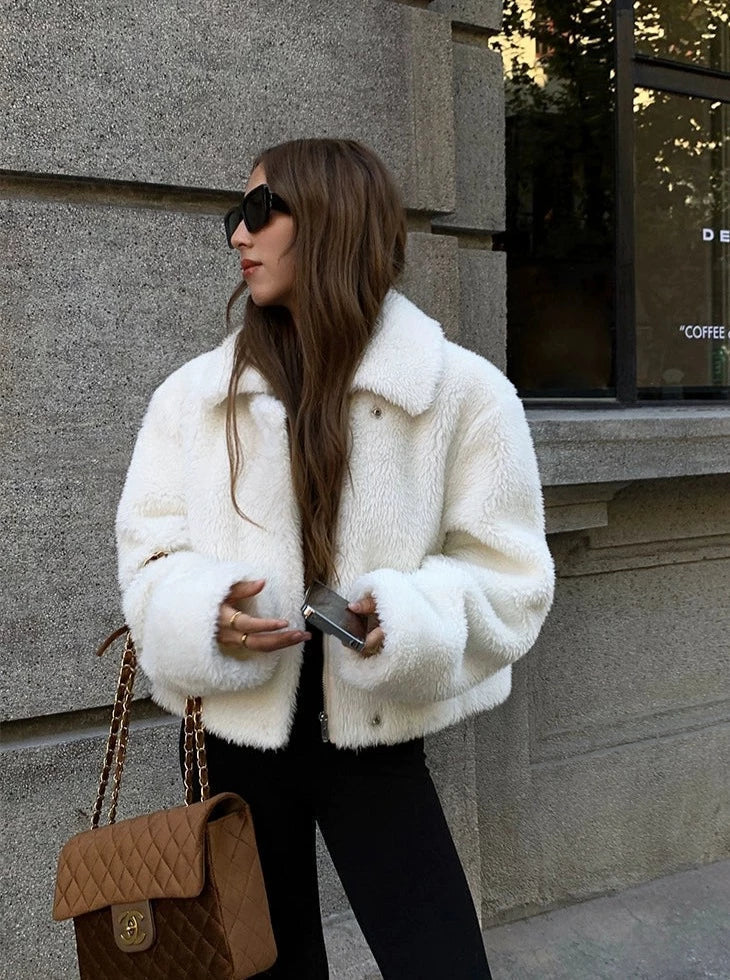 Well Tailored Coat with a Graceful Silhouette
