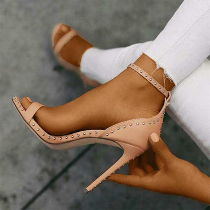 Graceful Orthopedic Sandals for Modern Look