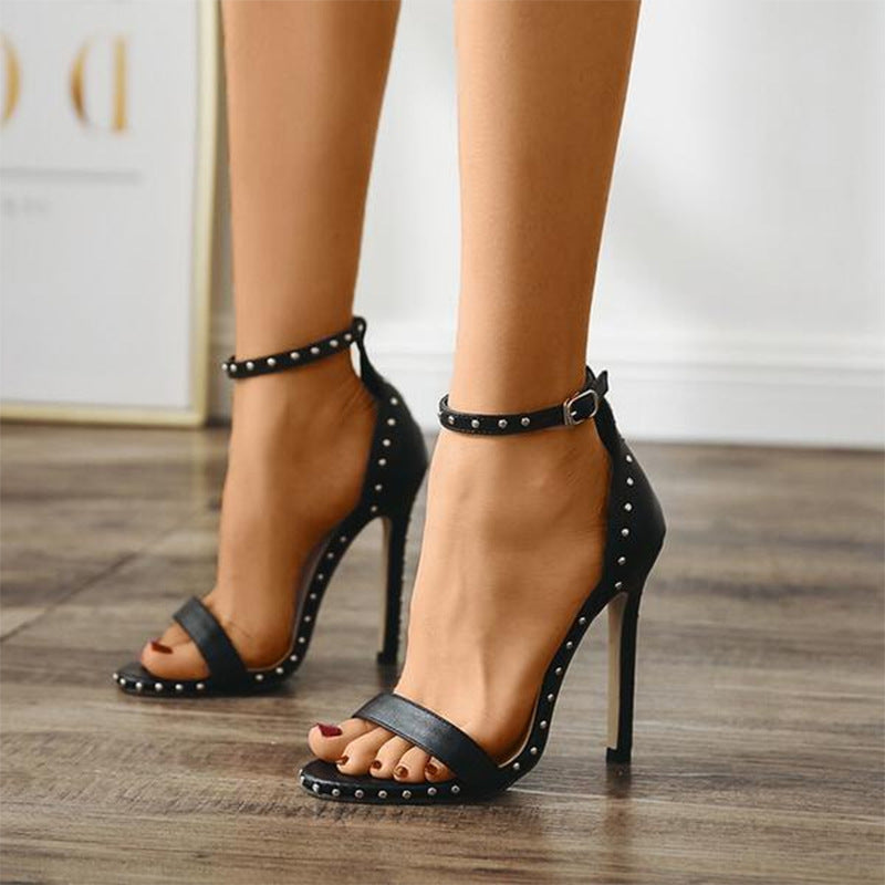 Graceful Orthopedic Sandals for Modern Look