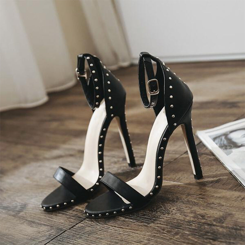 Graceful Orthopedic Sandals for Modern Look