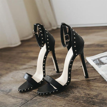 Graceful Orthopedic Sandals for Modern Look