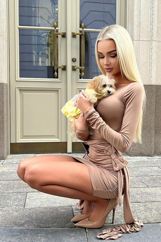 Effortlessly Elegant Dress with a Timeless Design
