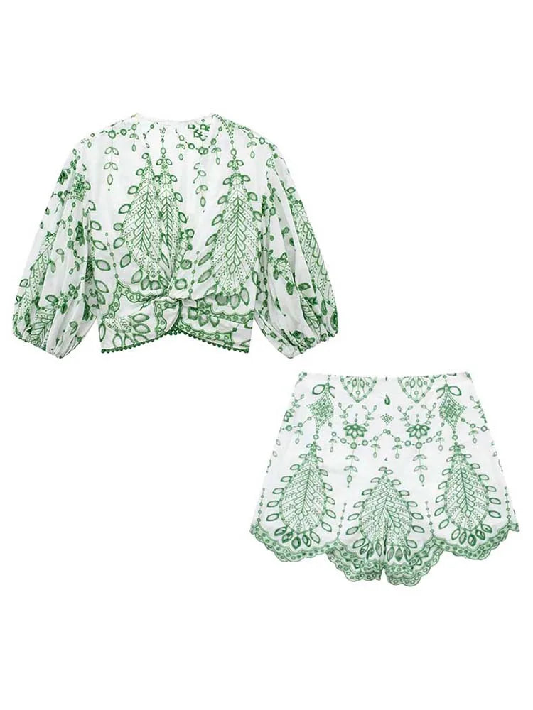 Beautifully Crafted Blouse in a Classic Style