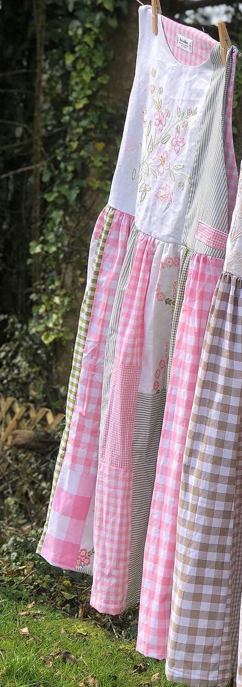 Women's Retro Plaid Pattern Floral Patch Sleeveless Linen Dress artswardrobe