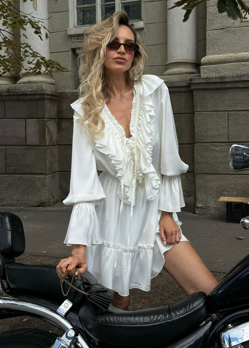 Well Tailored Dress with a Graceful Silhouette